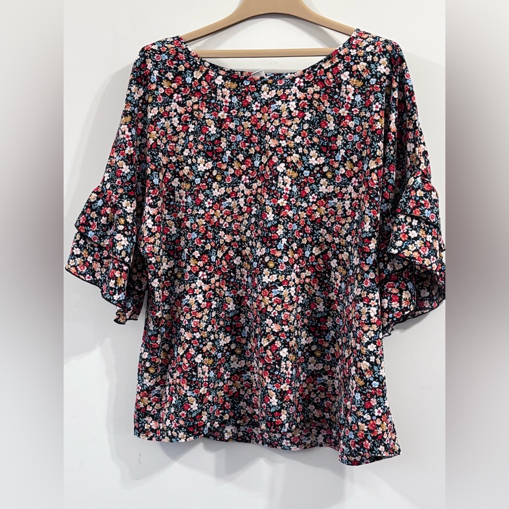 💜Floral Ruffle Sleeve Blouse in Black/Multi - Picture 2 of 10